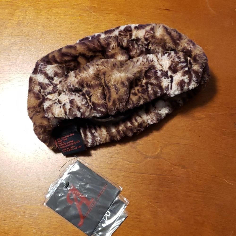 NWT Adrienne Landau faux fur hat